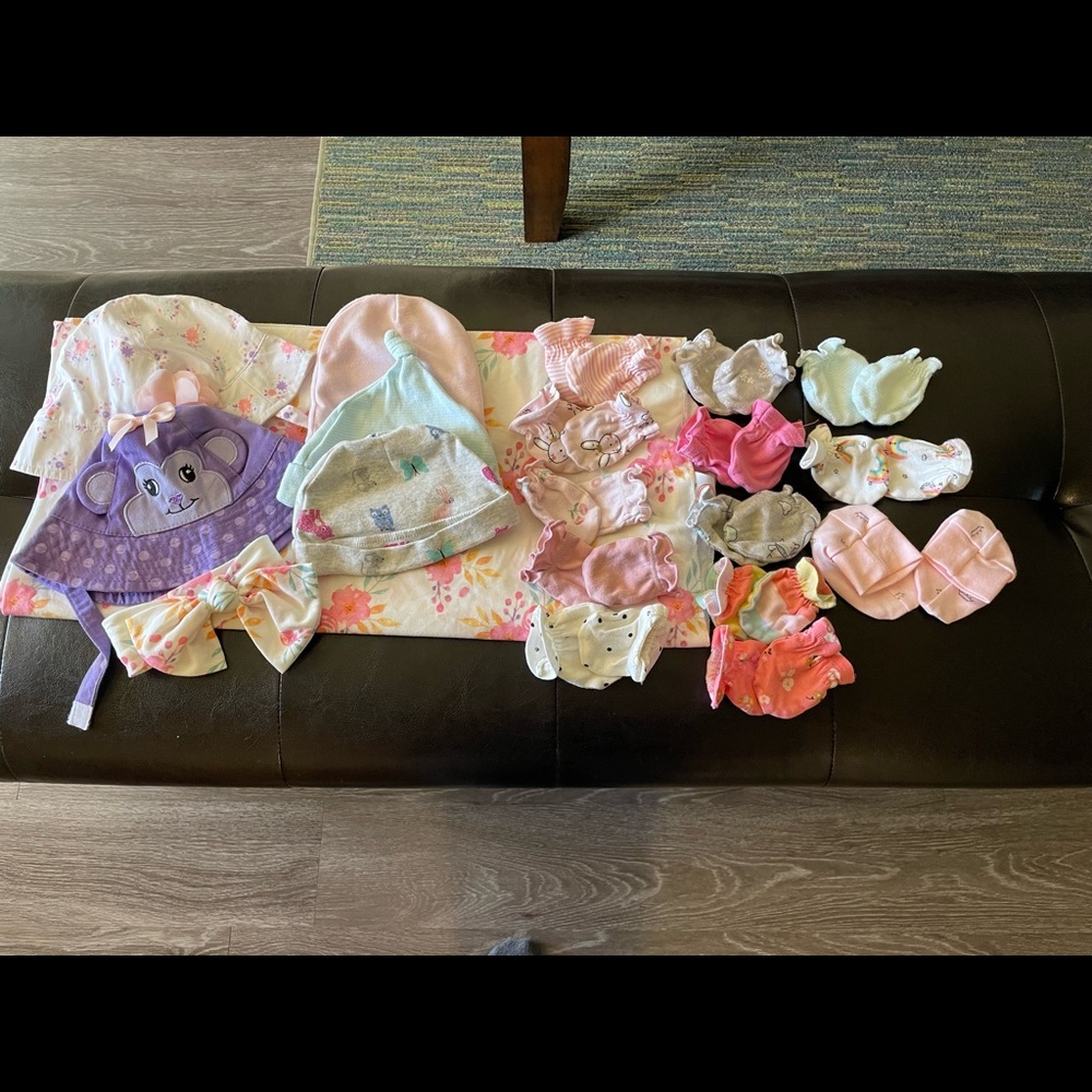 1 baby receiving blankets, mittens, hats by carter, Sz 6M for hats, mittens Sz 3
